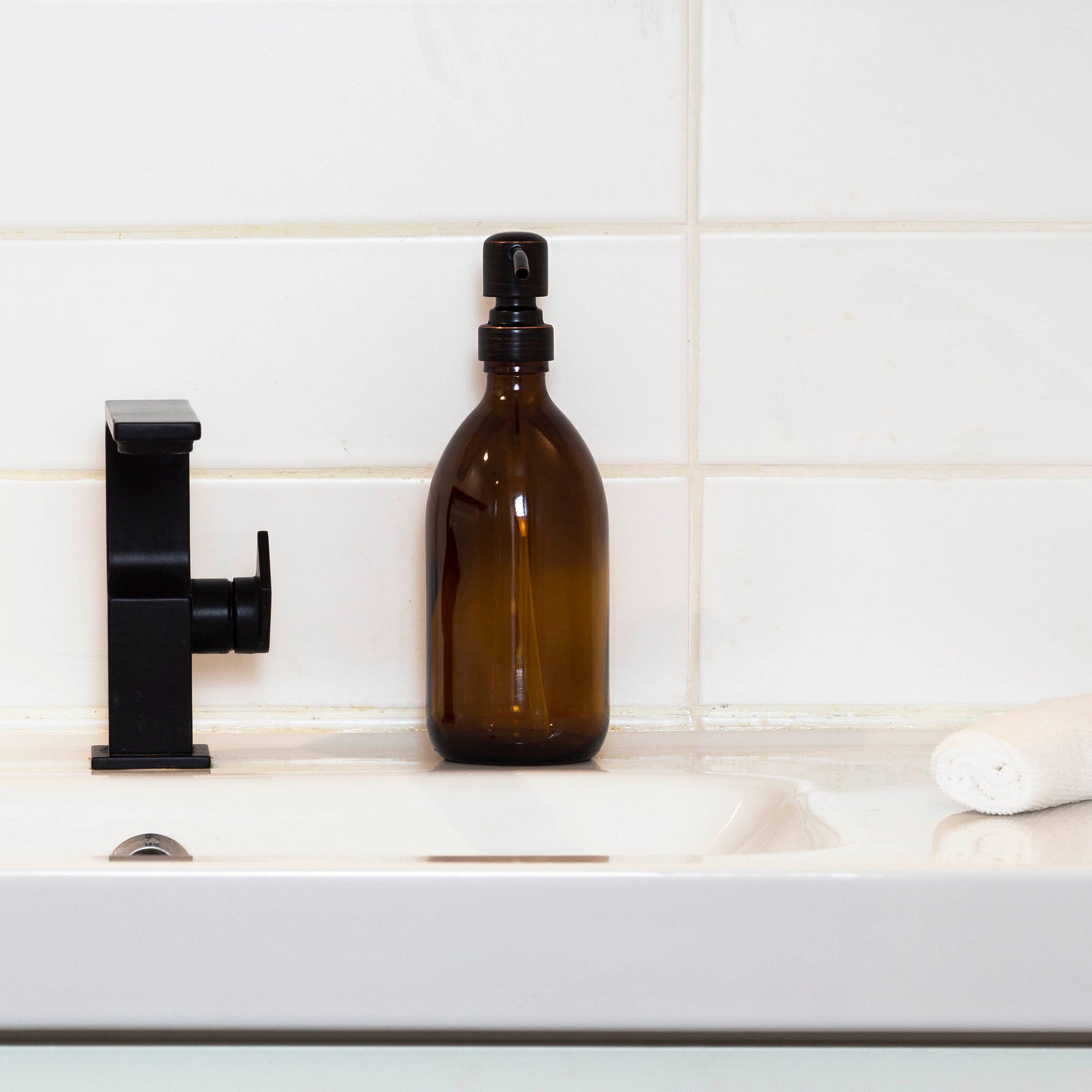 Episkey 8 bottiglie vuote di vetro marrone da 50 ml, dispenser Episkey 8 bottiglie vuote di vetro marrone da 50 ml, dispenser