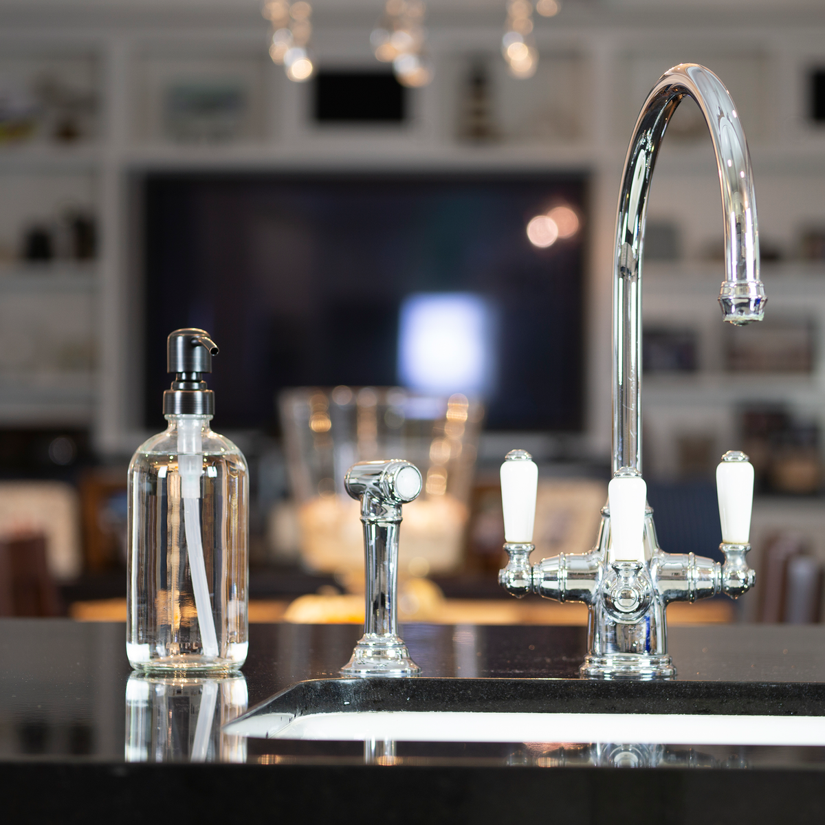 Clear Glass 16 oz Boston Round Soap Dispenser Pump Bottle
